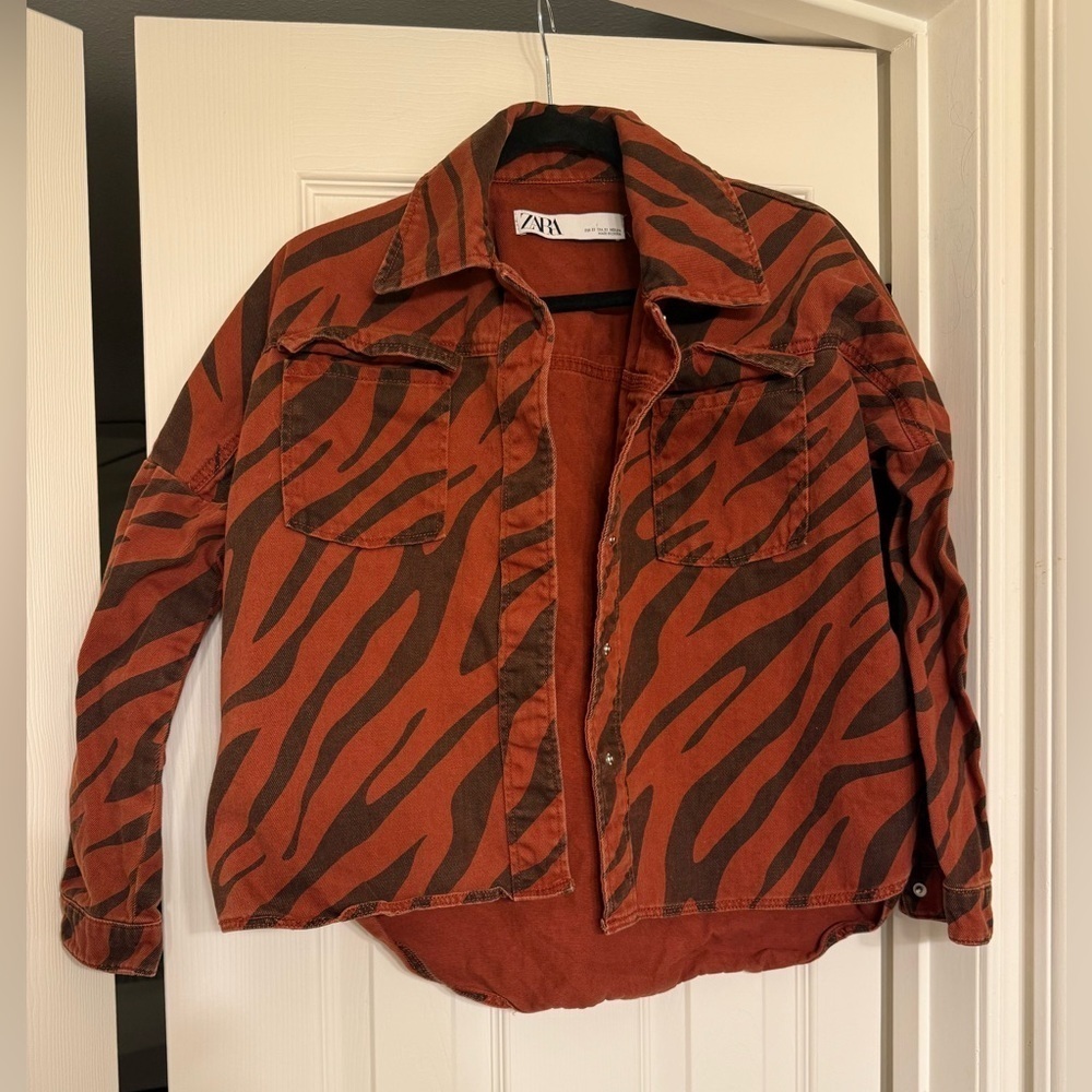 ZARA  Animal/Zebra Print Denim Like Fabric Jacket xs